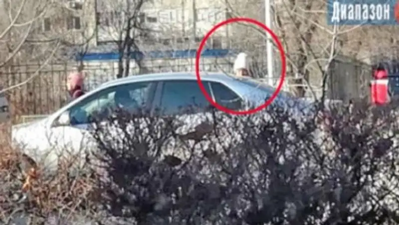 В Актобе наказали полицейского, забиравшего девочку на служебном авто