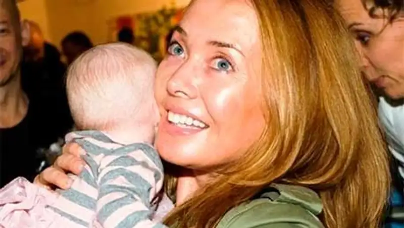 Подруга Жанны Фриске сообщила, что певица "чувствует себя гораздо лучше"