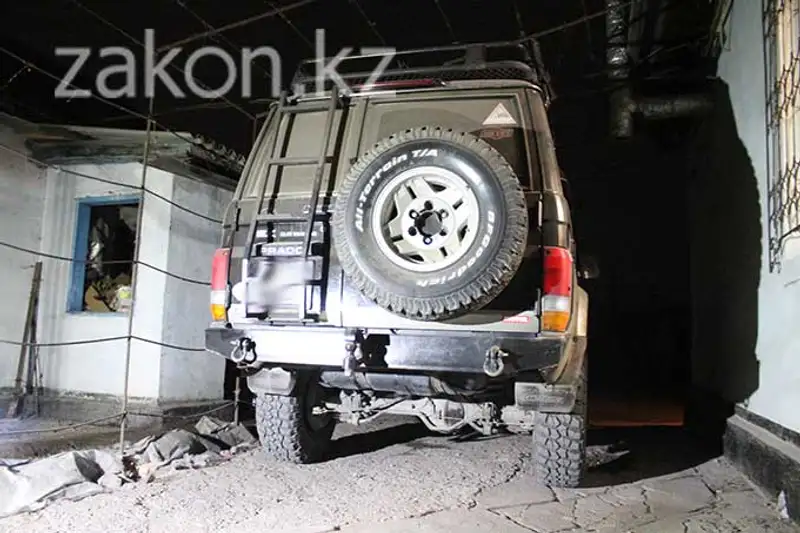 В Алматы 18-летний парень насмерть сбил пешехода (фото), фото - Новости Zakon.kz от 20.11.2013 22:40