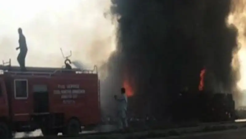 Число погибших при взрыве бензовоза в Пакистане возросло до 190