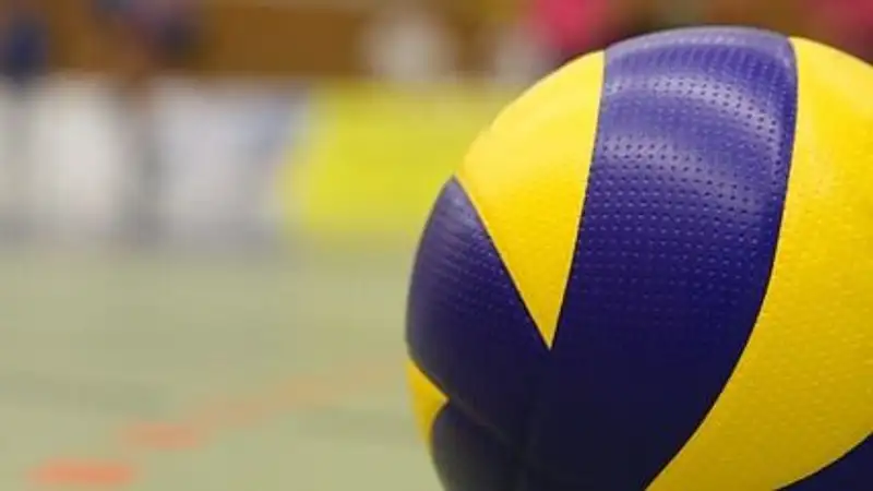 Пожилая супружеская пара на спортивной площадке умилила Казнет