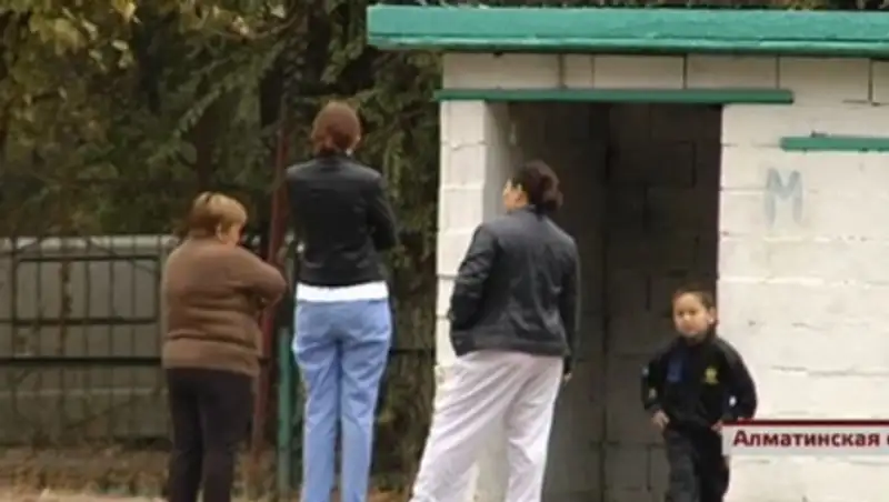 Школьный туалет стал причиной скандала в Алматинской области
