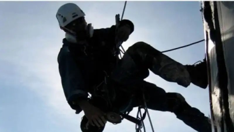 Полицейскими столицы задержаны квартирные воры, использовавшие альпинистское снаряжение