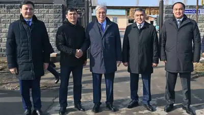 Подарил зернодробильный аппарат фермеру в Жамбылской области, фото - Новости Zakon.kz от 03.02.2023 19:26