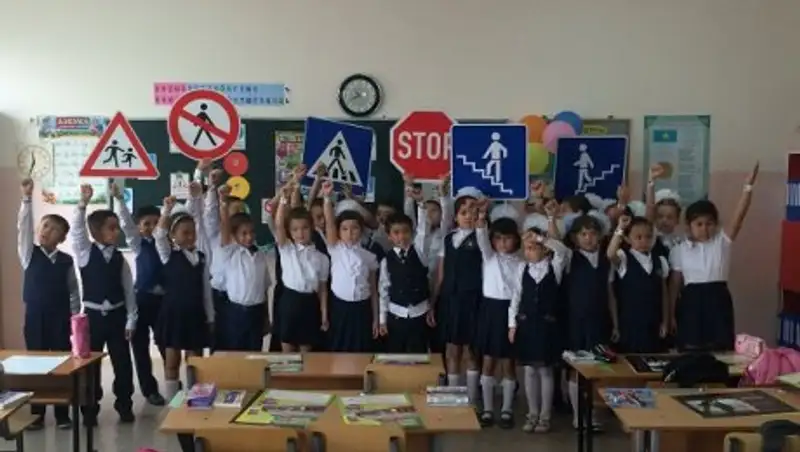 В ЮКО более 550 школьников были посвящены в пешеходы