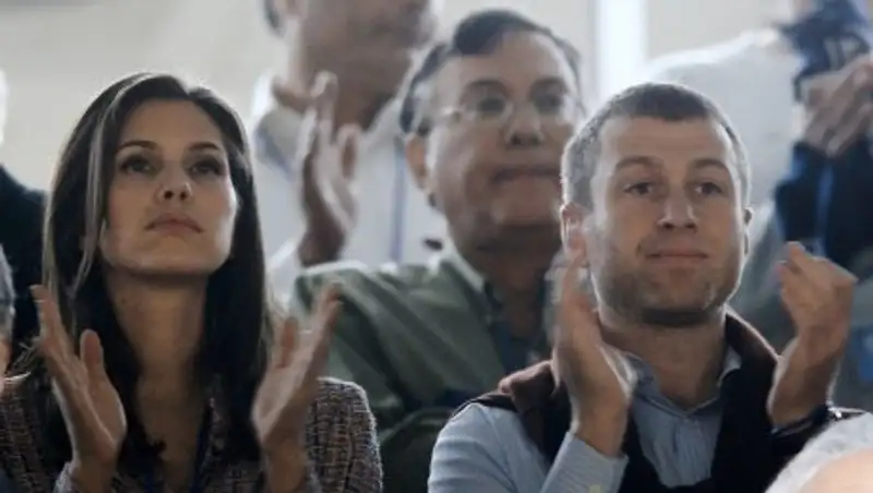 Абрамович и Жукова — есть что делить. Сколько получит при разводе экс-супруга?