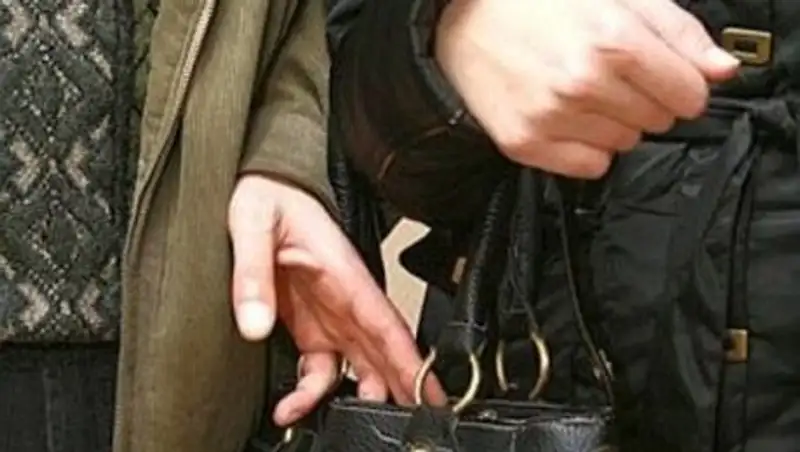 Пьяный житель Актау обокрал девушку в маршрутном автобусе