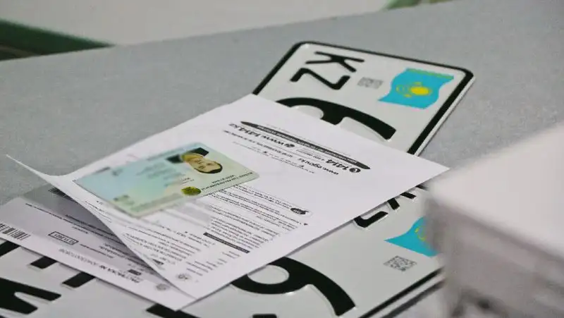 Автовладельцы трех областей стали получать госномера с новым кодом