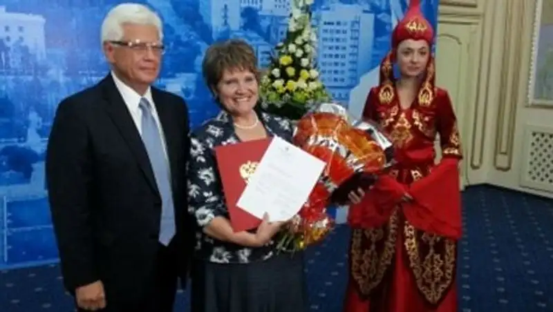 В Павлодаре посол РФ в РК вручил награды представителям Славянского КЦ