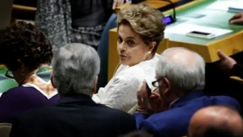 В верхней палате парламента Бразилии проходит итоговое заседание по импичменту президента