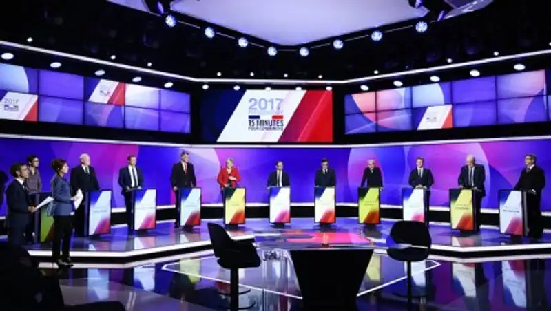 Во Франции завершается подготовка к первому туру выборов президента