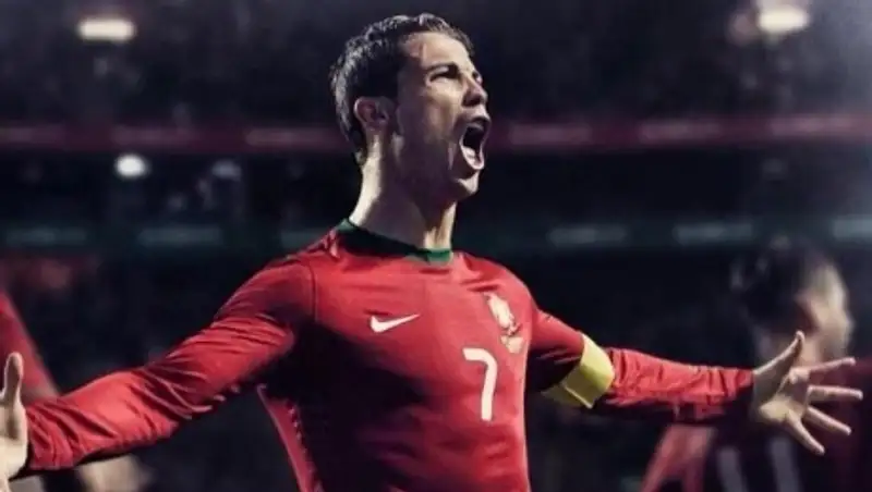 Роналду признан лучшим игроком Португалии всех времен