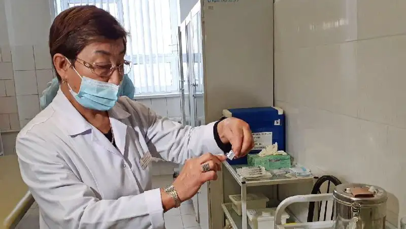 Небольшой рост заболеваемости COVID-19 за сутки выявили в Казахстане