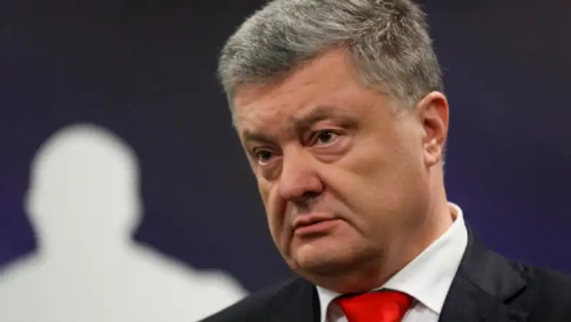 Порошенко решил подписать закон о языке до сложения полномочий