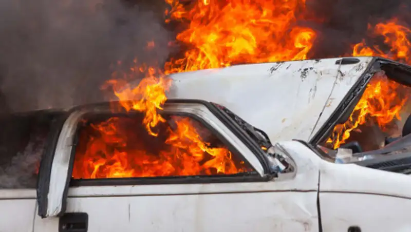 В Алматы пьяный мужчина угнал чужую "девятку" и сжег ее