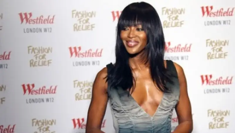 Наоми Кэмпбелл устроила распродажу одежды для борьбы с Эболой