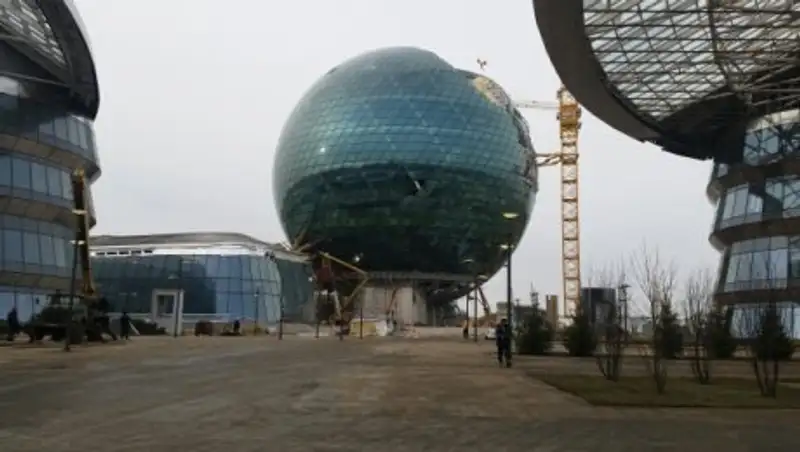 Пяти странам-участницам ЭКСПО-2017 переданы первые павильоны