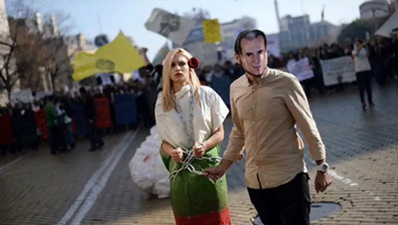 Протестующие студенты заблокировали университет Софии, фото - Новости Zakon.kz от 12.11.2013 02:42