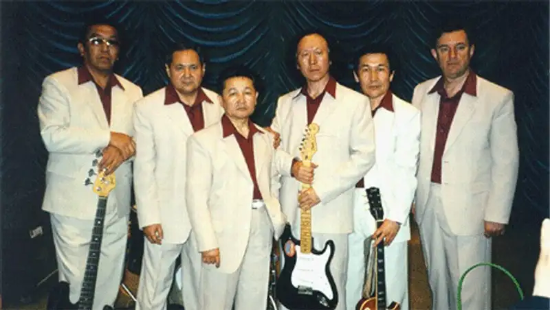 Создание памятника легендарной группе «Дос Мукасан» оказалось на грани срыва