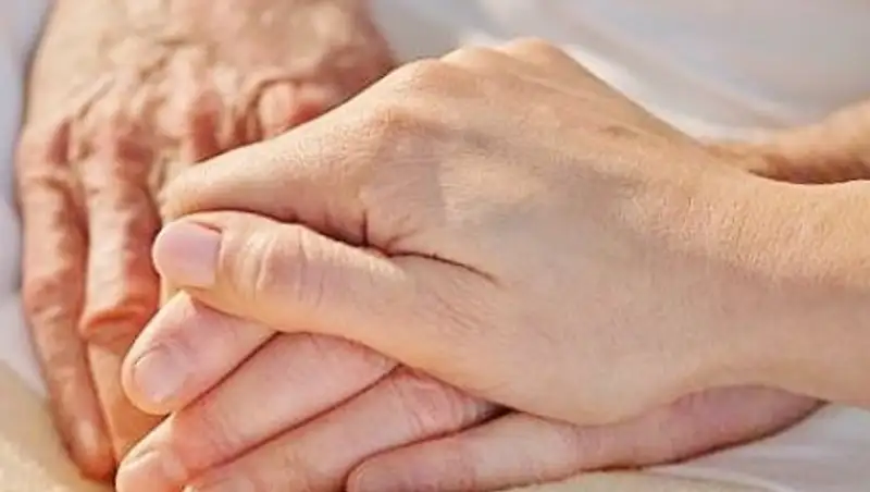 Казахстанцы смогут работать неполный рабочий день по уходу за больным членом семьи