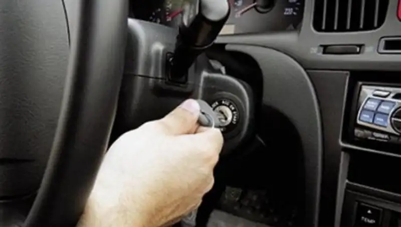 В Кокшетау работник СТО угнал и разбил машину