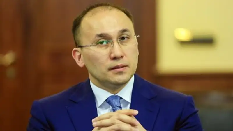 Даурен Абаев высказался о бирюзовых и георгиевских ленточках