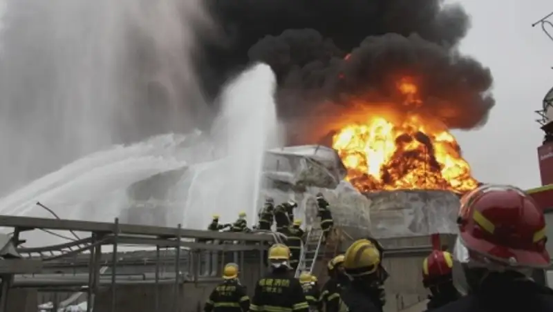 Взрыв на химзаводе в Китае: два человека ранены, девять - пропали