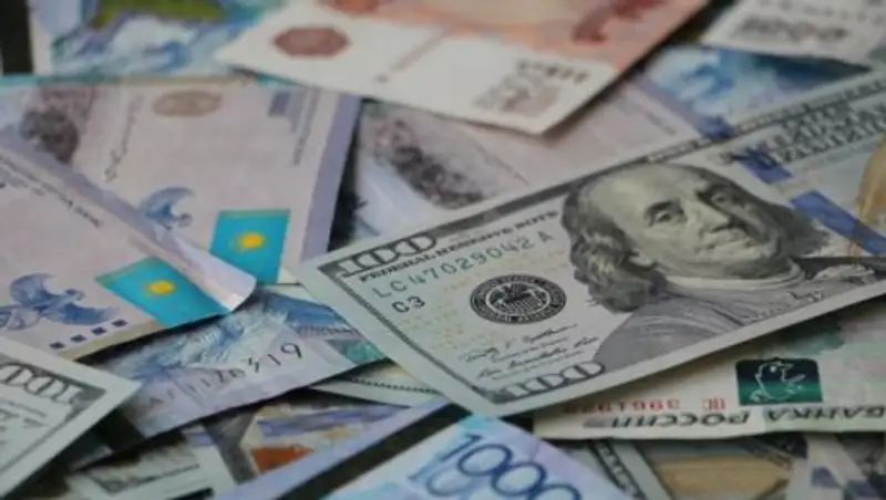 В ослаблении курса тенге виноваты Трамп и российский рубль – эксперты