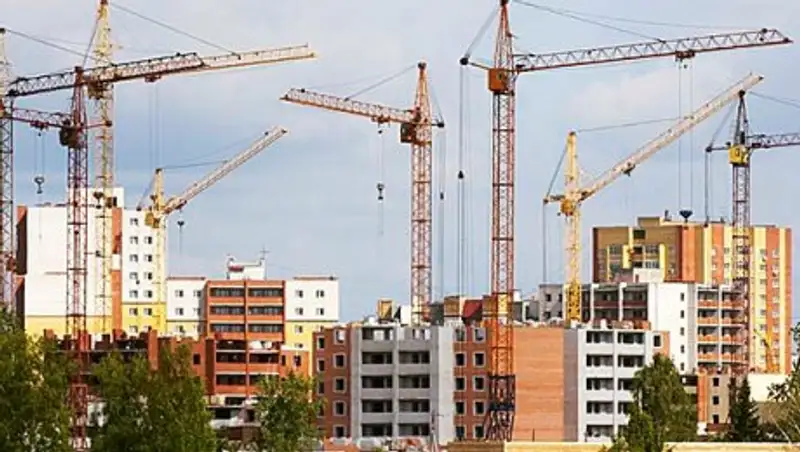 Как финансируется строительство доступного жилья по линии АО «Байтерек девелопмент»?