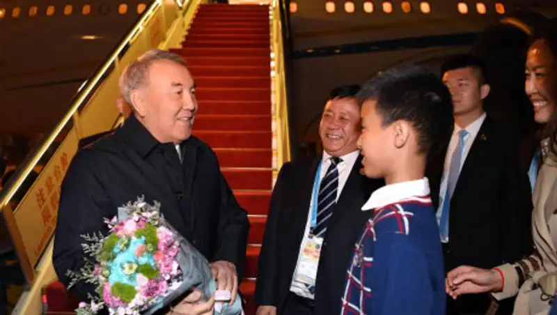 "Один пояс, один путь": Назарбаев прибыл в Пекин