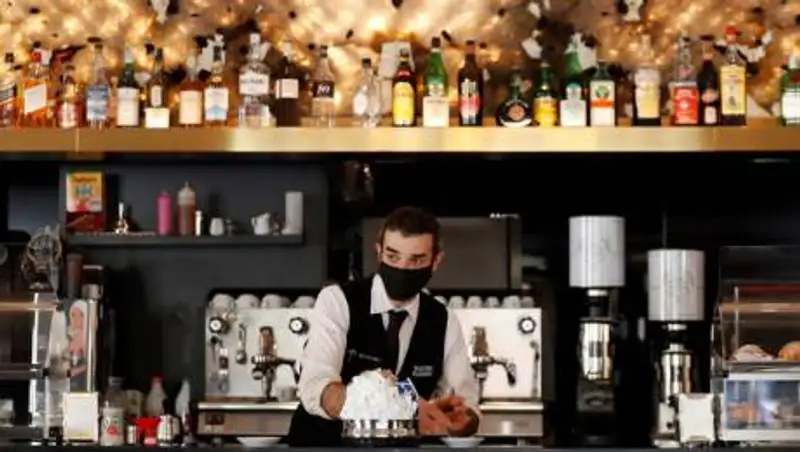 Нарколог описал влияние алкоголя на течение COVID-19