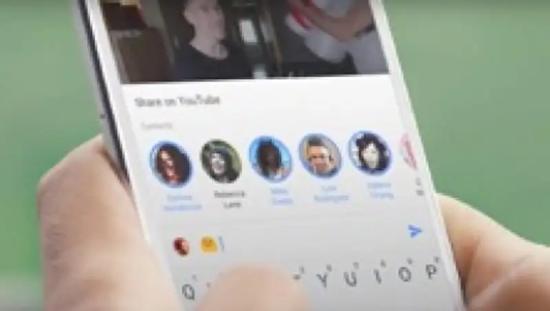 YouTube становится мессенджером