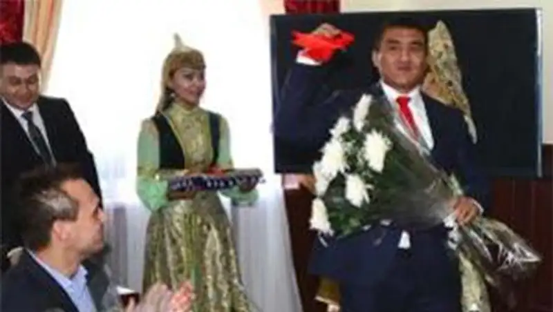 Аким Кызылординской области принял спортсменов-чемпионов, фото - Новости Zakon.kz от 16.11.2013 17:00