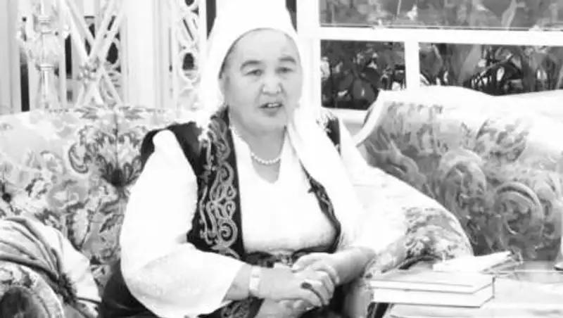 Токаев выразил соболезнования родным народной поэтессы Калыбековой