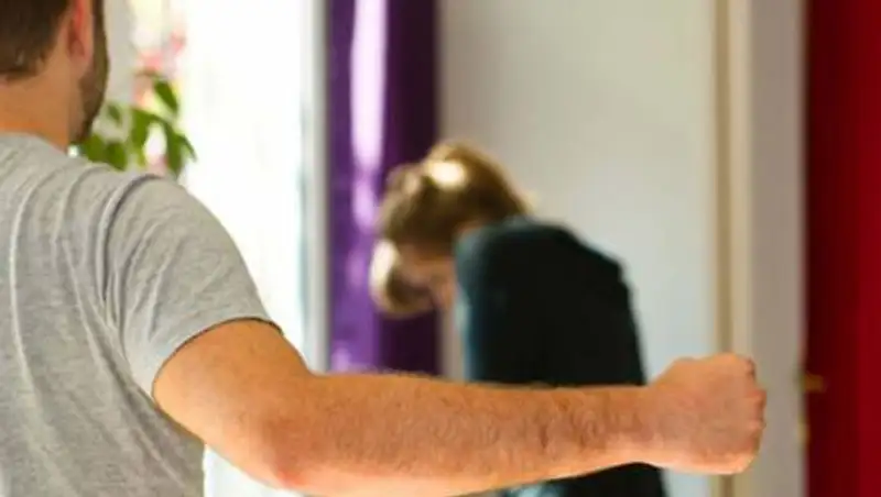 Пьяного павлодарца родные заперли в мороз на балконе