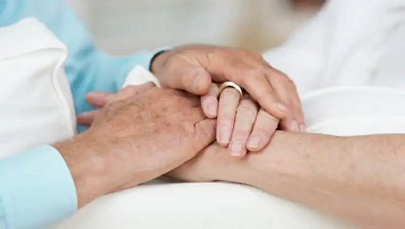 Китайская пара построила в доме склеп