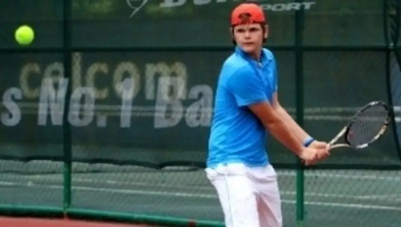 Хассанов вышел в 1/4 финала парного разряда турнира серии ITF в Бухаре 