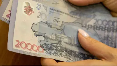 Почти миллион оставил в банкомате житель столицы, фото - Новости Zakon.kz от 03.11.2022 21:22