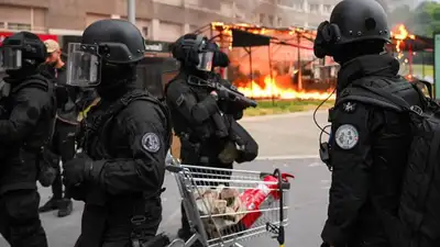 Власти Франции задействуют бронетехнику жандармерии для подавления беспорядков
