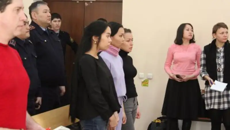 Вместо штрафа сотрудницы ювенальной полиции Уральска получили срок за взятку