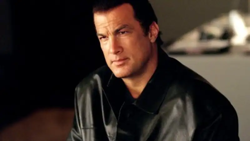 Украина внесла актера Сигала в черный список