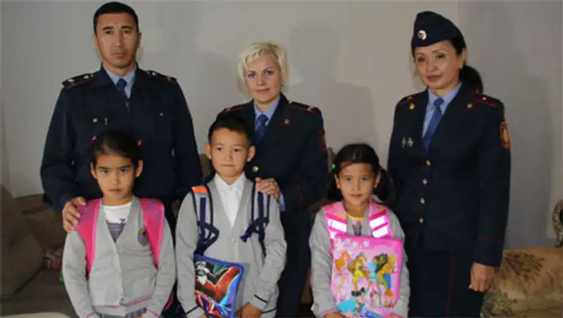 Столичные полицейские оказали материальную помощь  малоимущим семьям