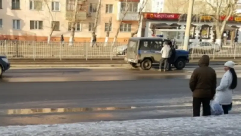 Павлодарда Ломов к&#1257;шесінде джип к&#1257;лігіні&#1187; ж&#1199;ргізушісі &#1241;йел адамды &#1179;а&#1171;ып кетті