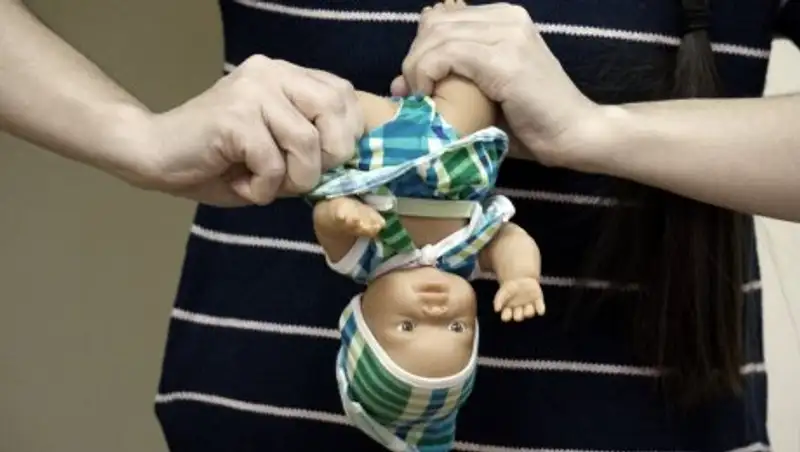 13-летняя Диана из Алматы хотела прыгнуть с балкона, чтобы сбежать от жестокой матери