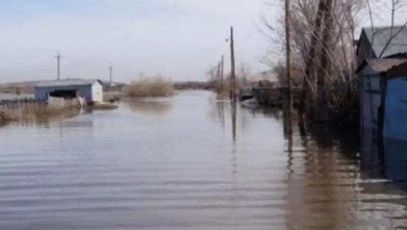 Военнослужащие ВС РК собрали для пострадавших от паводков карагандинцев почти 2 миллиона тенге