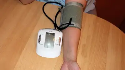 Тонометр подарили школьнице за победу на конкурсе юных биологов в СКО , фото - Новости Zakon.kz от 25.04.2023 02:28