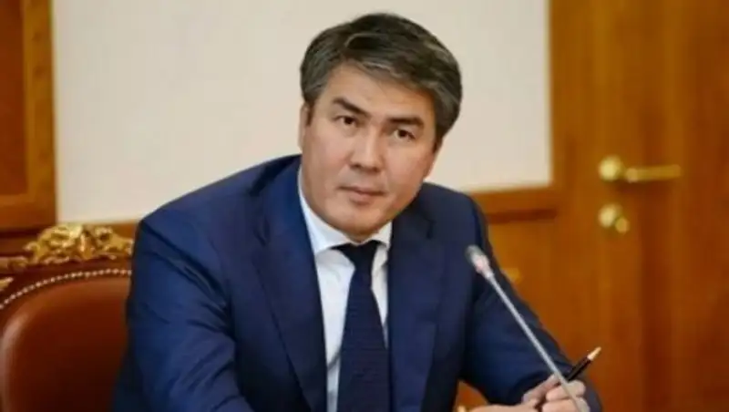 Назарбаев отметил заслуги Исекешева