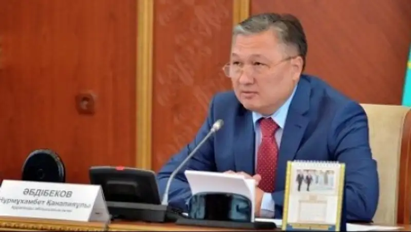 Аким Карагандинской области поздравил женщин с праздником 8 марта