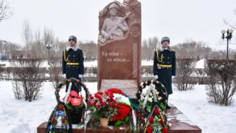 В Астане почтили память казахстанских солдат, погибших на таджикско-афганской границе