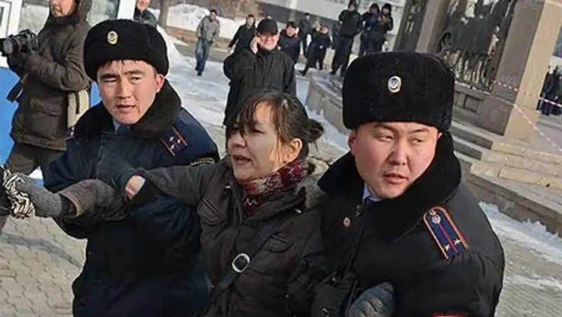 Актюбинские бизнес-леди митинговали прямо под окнами областного суда